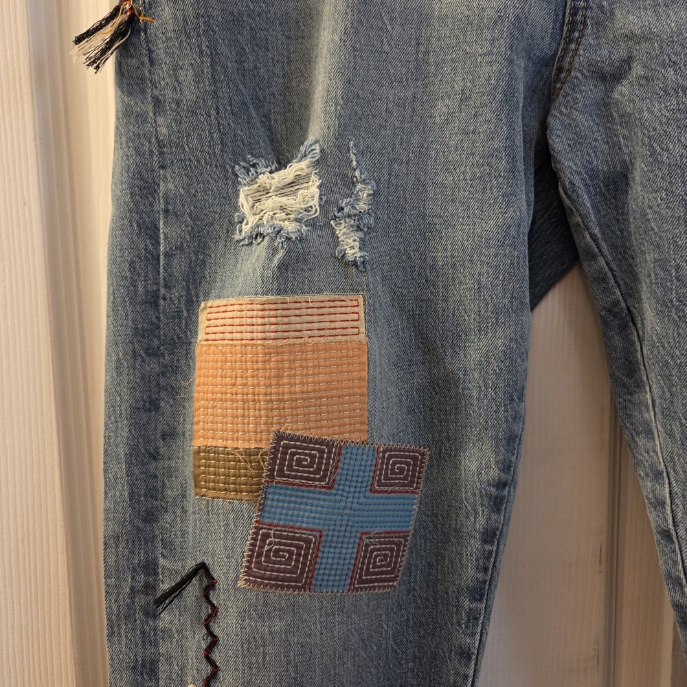 Anthropologie Pilcro 30 Slim Boyfriend Embroidered Patch Mid Rise Distress Jean - Picture 4 of 16